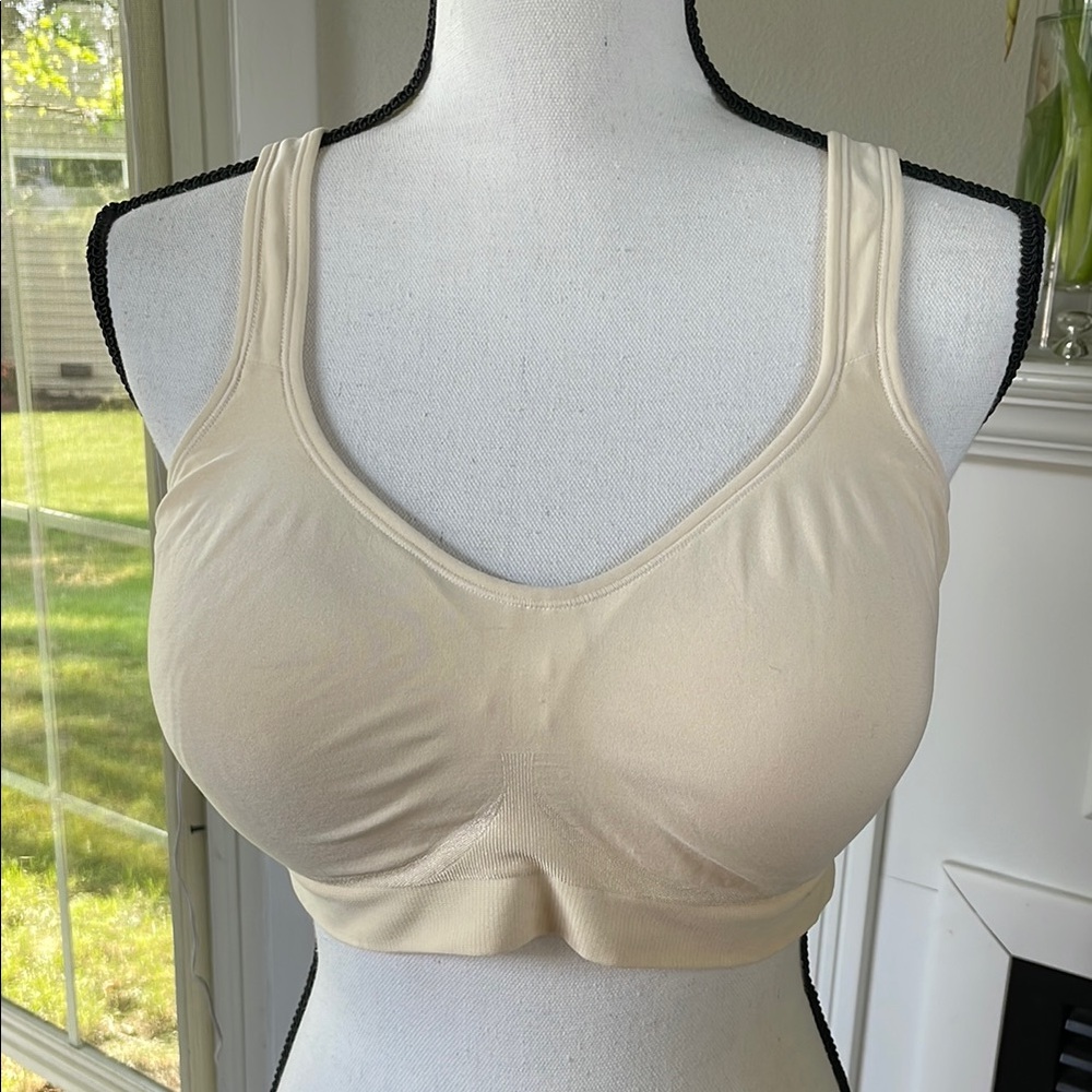 Seamless Scoop-Neck Soft Cup Wireless Bra - Cream Never Worn